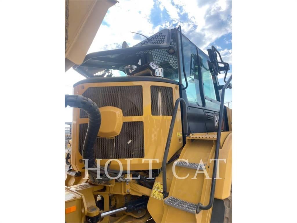 CAT 725 Зчленовані самоскиди