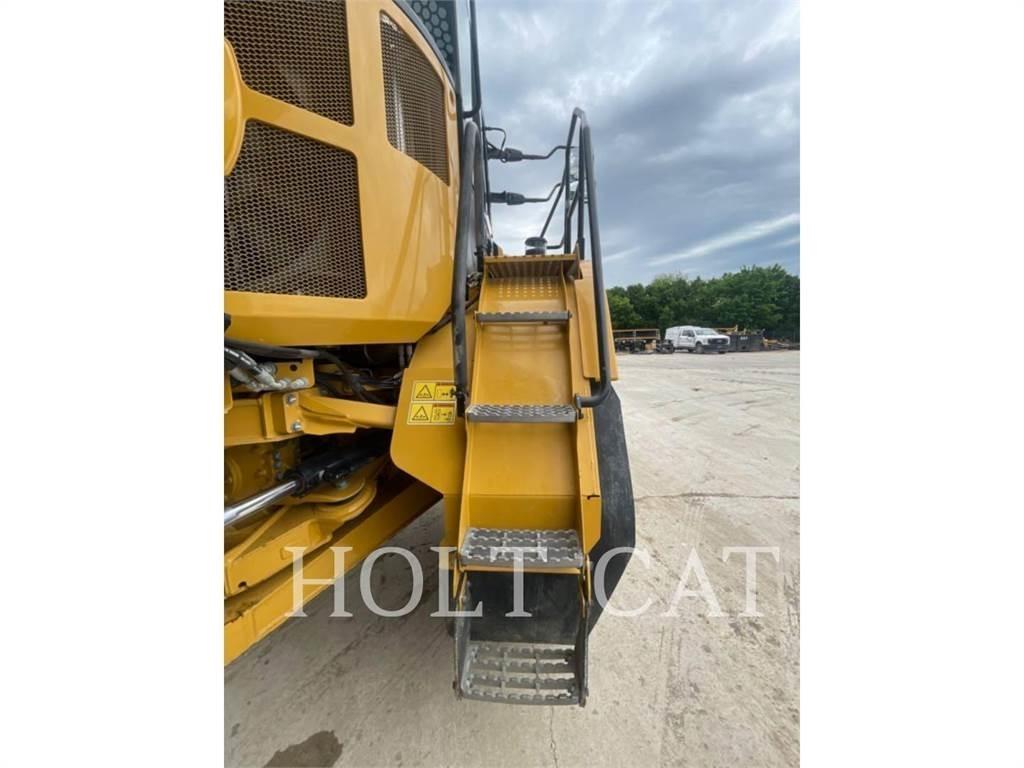 CAT 725 Зчленовані самоскиди