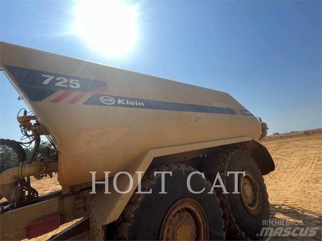 CAT 725 Зчленовані самоскиди
