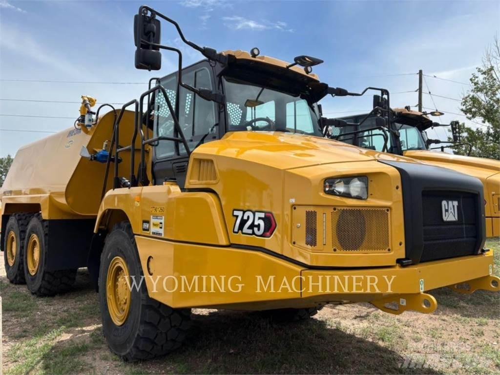 CAT 725 Зчленовані самоскиди