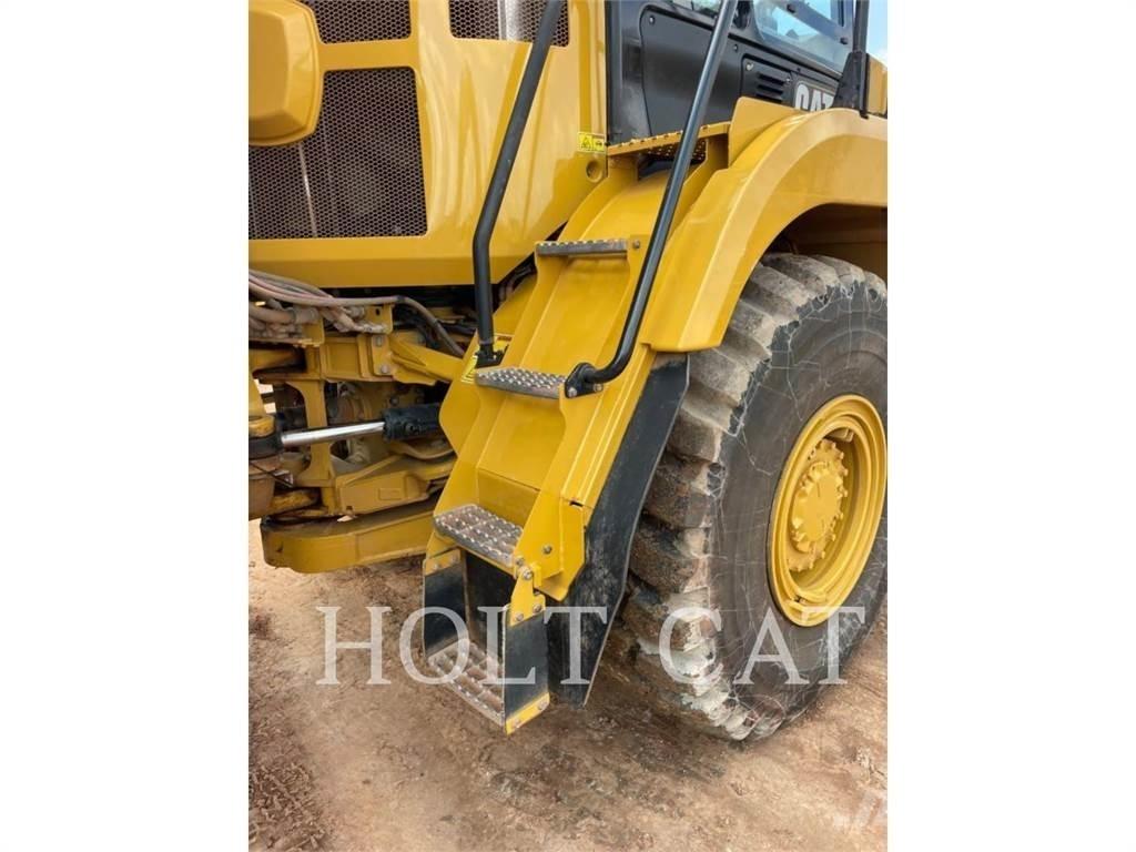 CAT 725 Зчленовані самоскиди