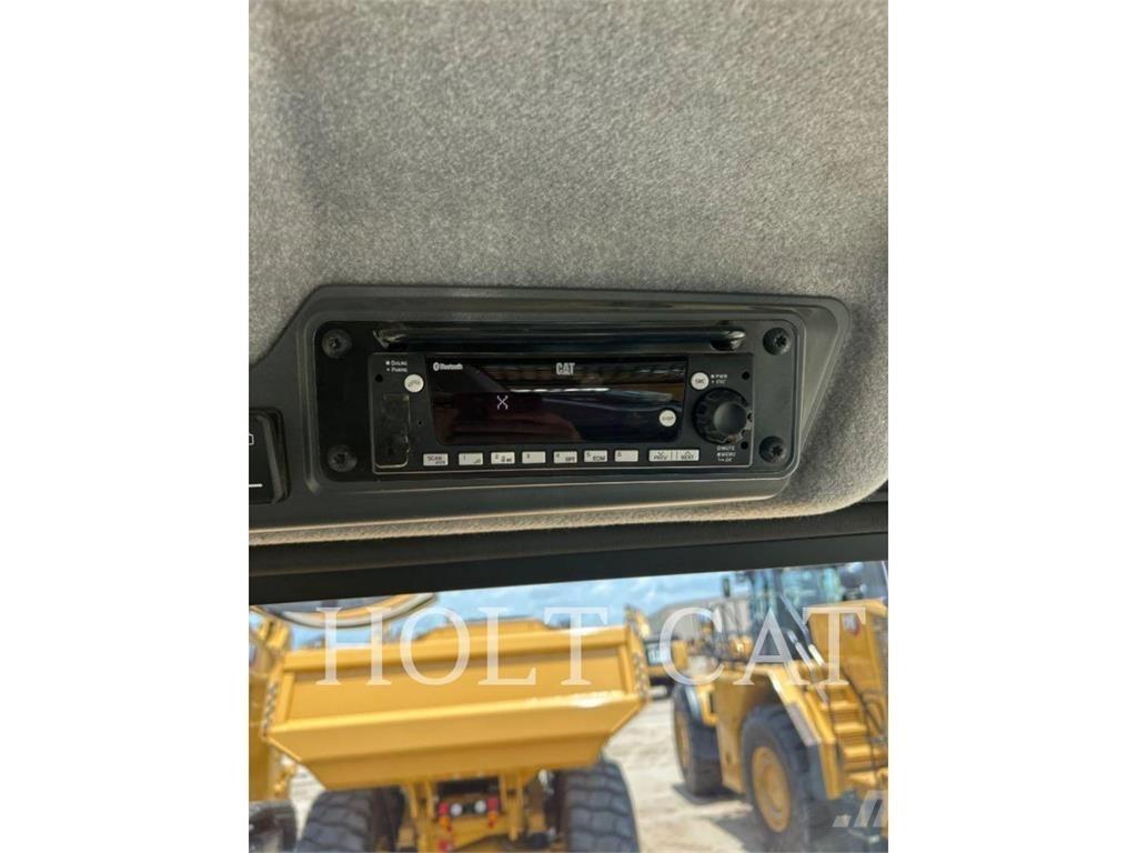 CAT 725 Зчленовані самоскиди