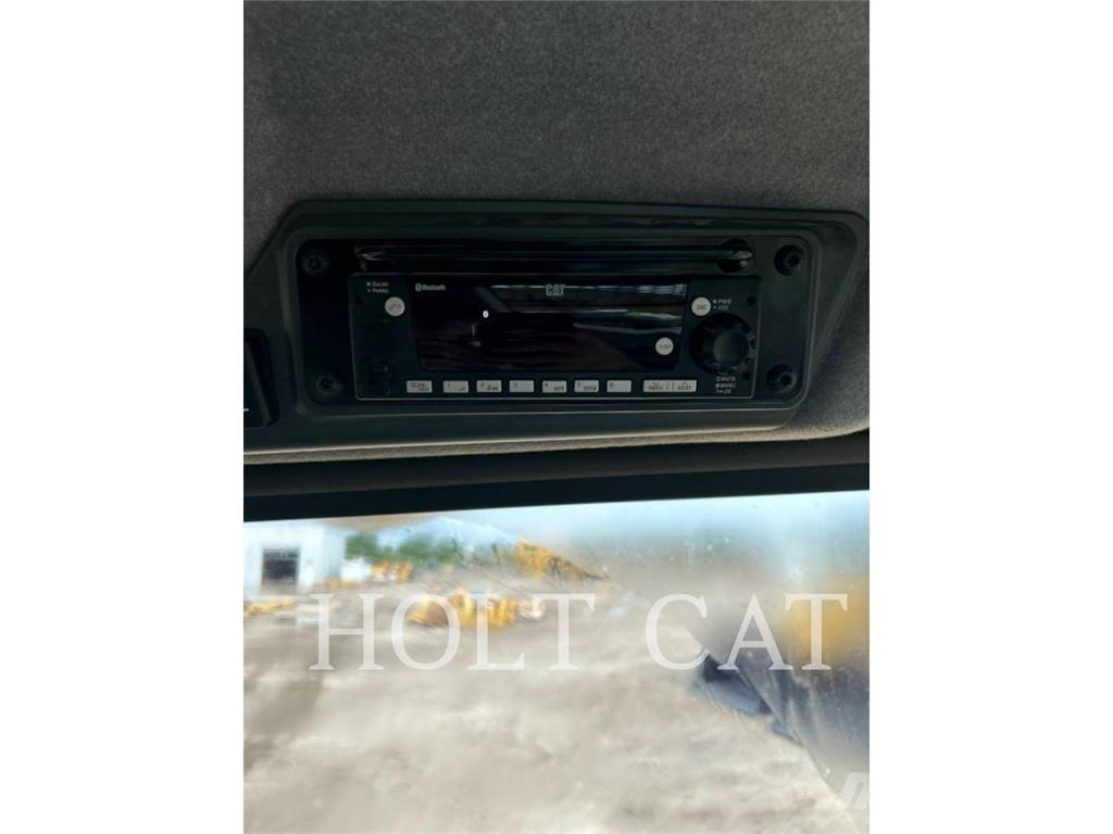 CAT 725 Зчленовані самоскиди