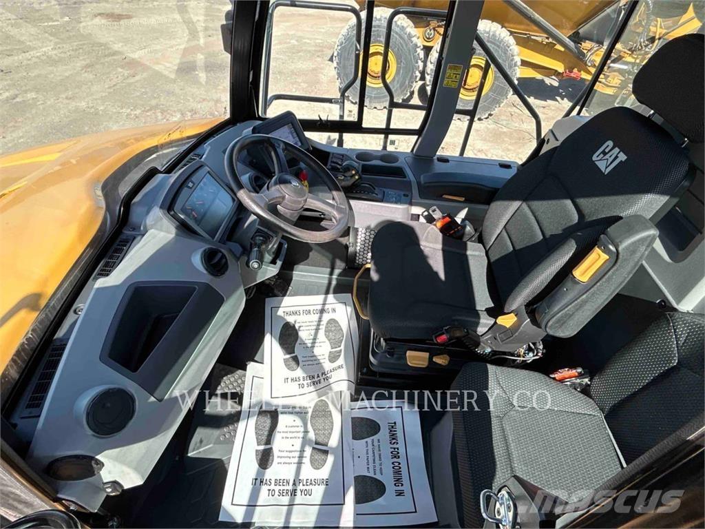 CAT 725 Зчленовані самоскиди