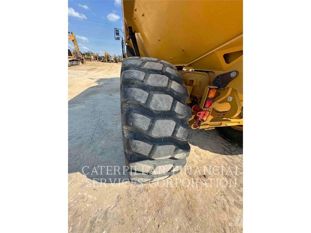 CAT 725-04 Зчленовані самоскиди