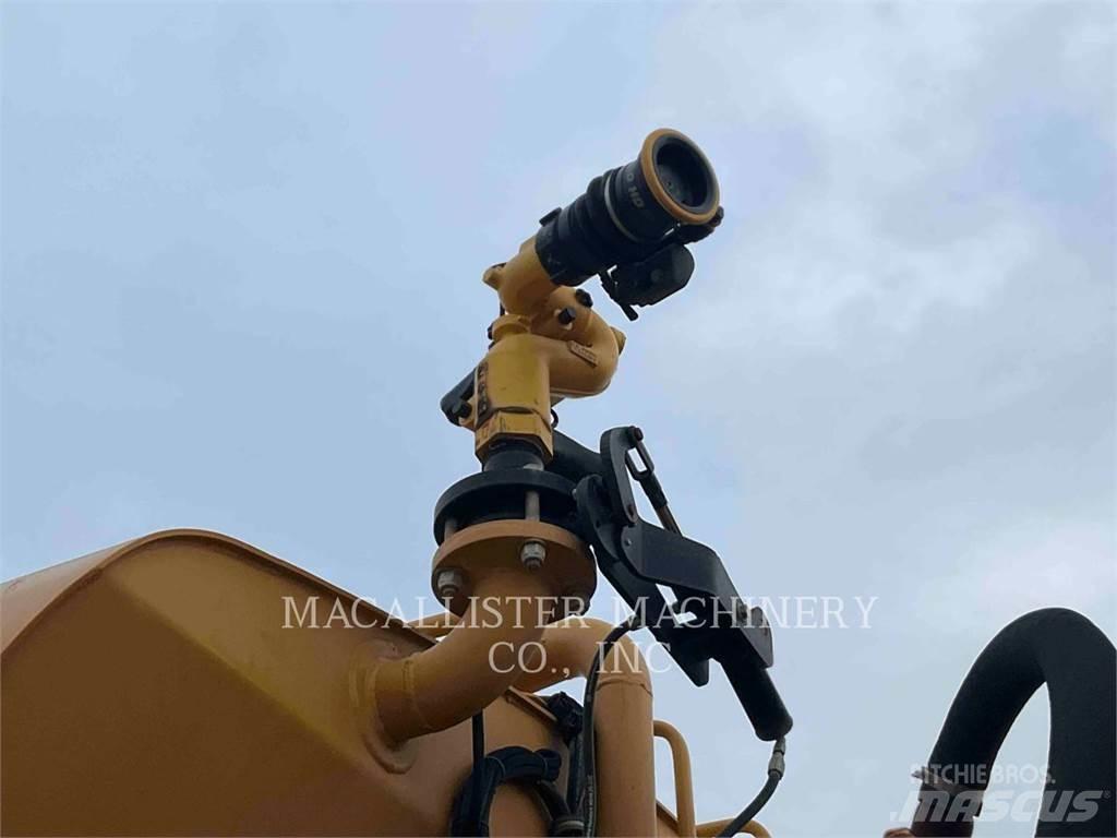 CAT 725 C 2 Зчленовані самоскиди