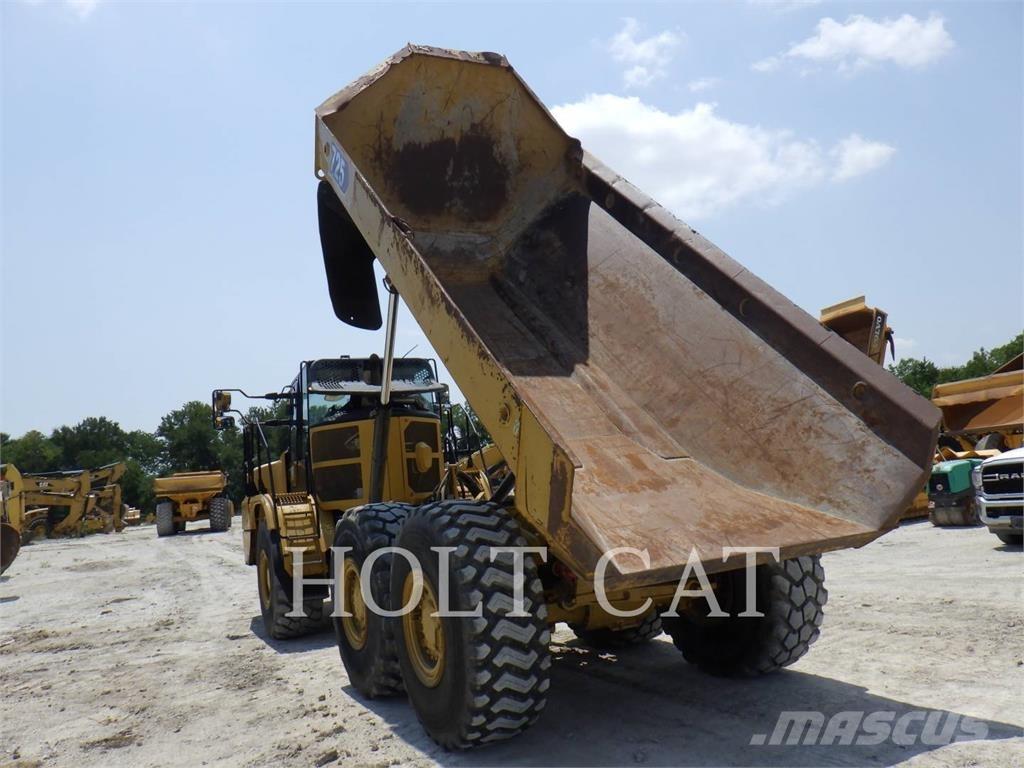 CAT 72504 Зчленовані самоскиди