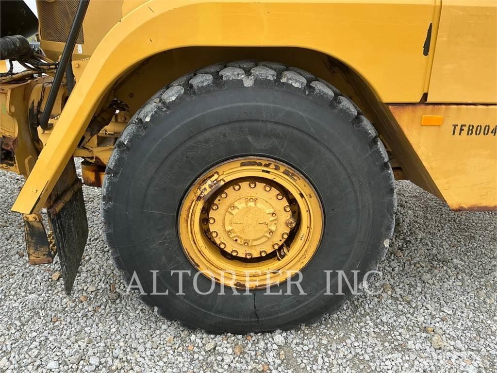 CAT 725C Зчленовані самоскиди