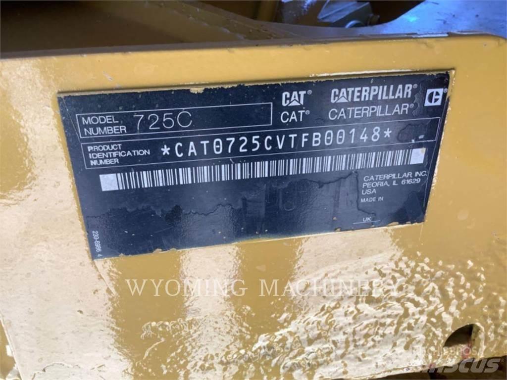 CAT 725C Зчленовані самоскиди