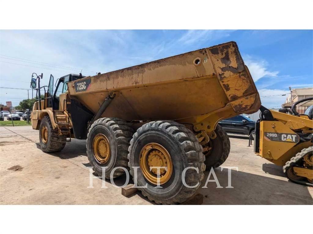 CAT 725C Зчленовані самоскиди