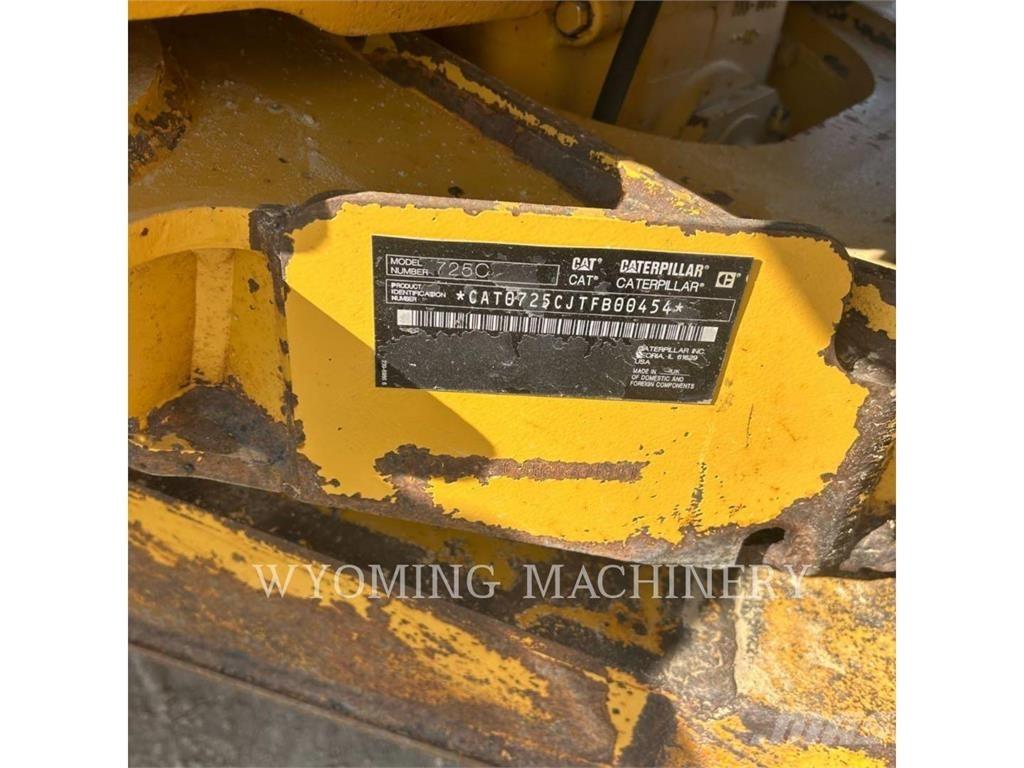 CAT 725C Зчленовані самоскиди