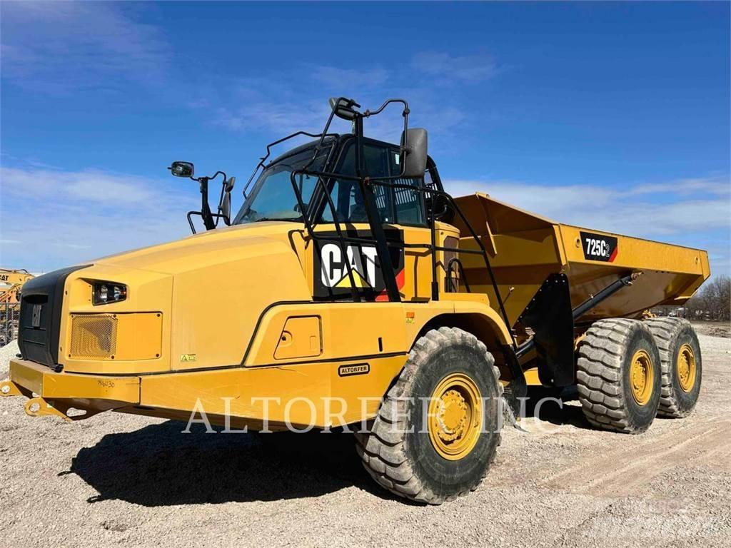 CAT 725C2 Зчленовані самоскиди