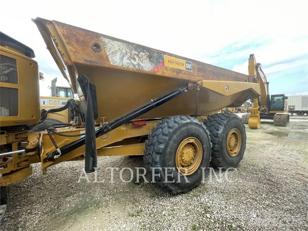 CAT 725C2 Зчленовані самоскиди