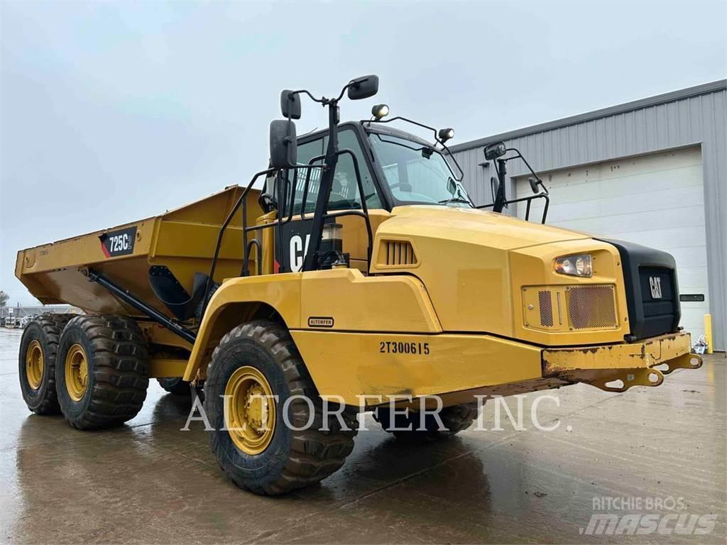 CAT 725C2 Зчленовані самоскиди