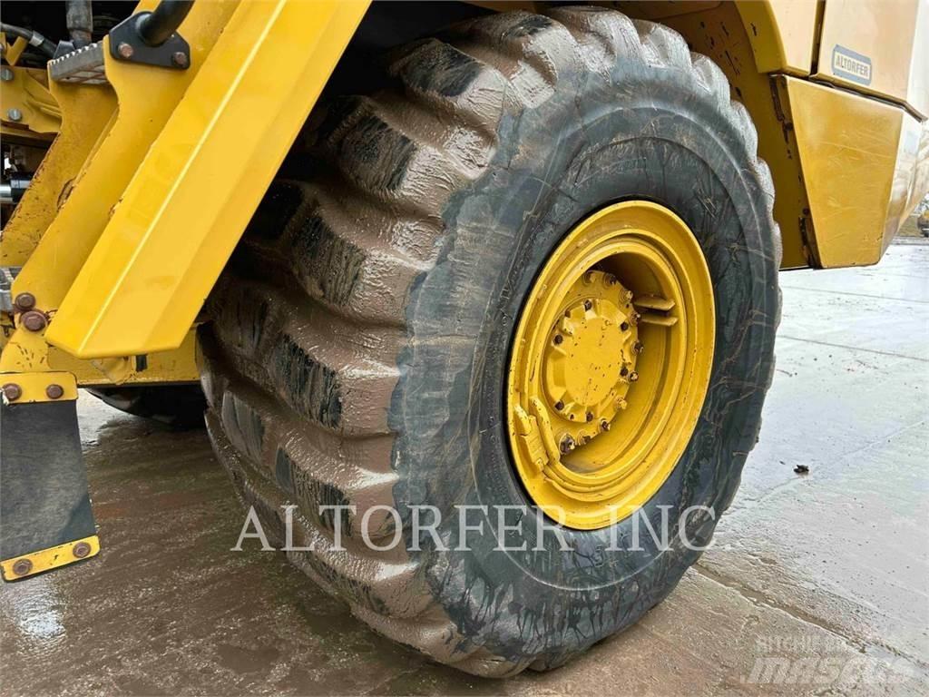 CAT 725C2 Зчленовані самоскиди