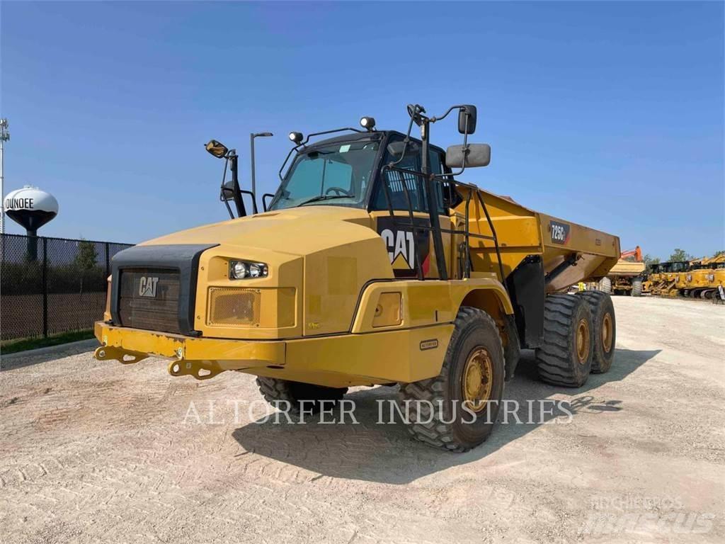 CAT 725C2 Зчленовані самоскиди