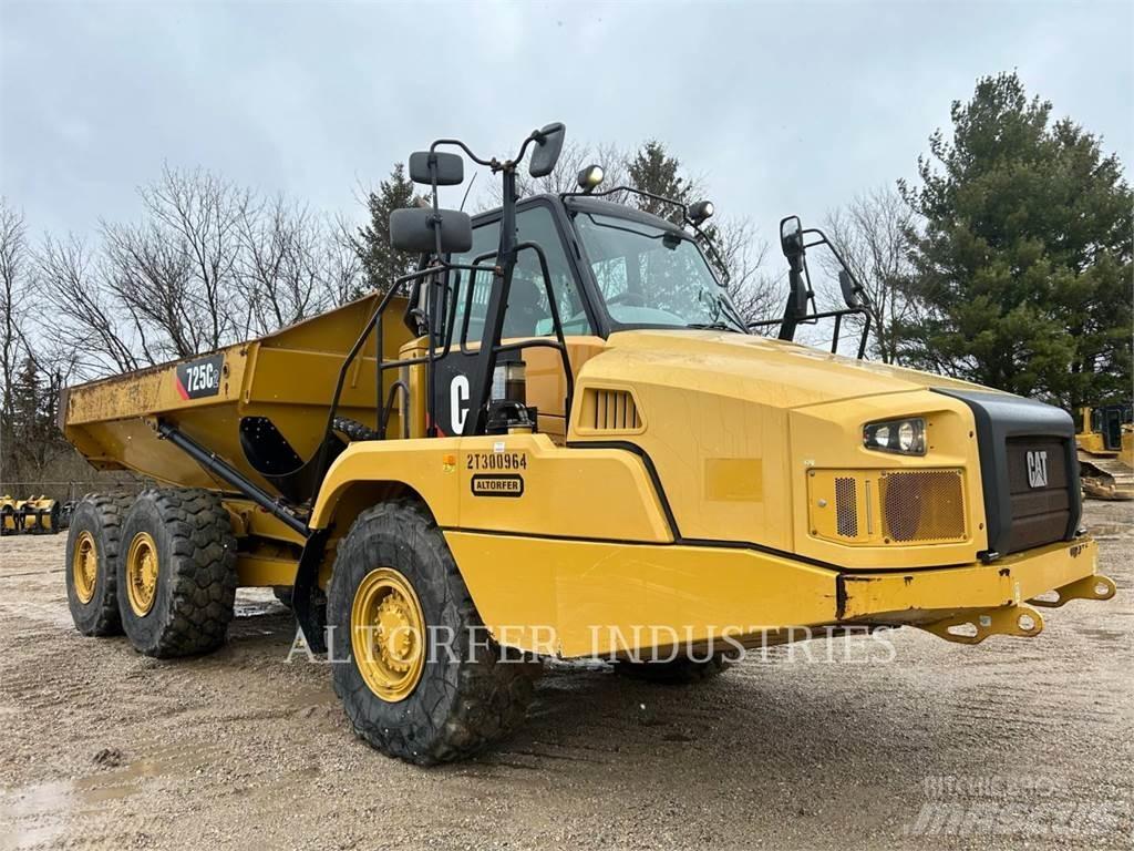 CAT 725C2 Зчленовані самоскиди