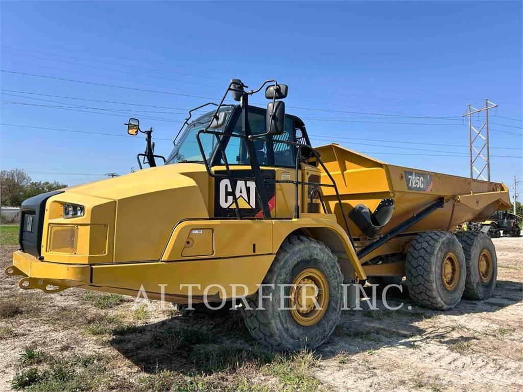 CAT 725C2 Зчленовані самоскиди
