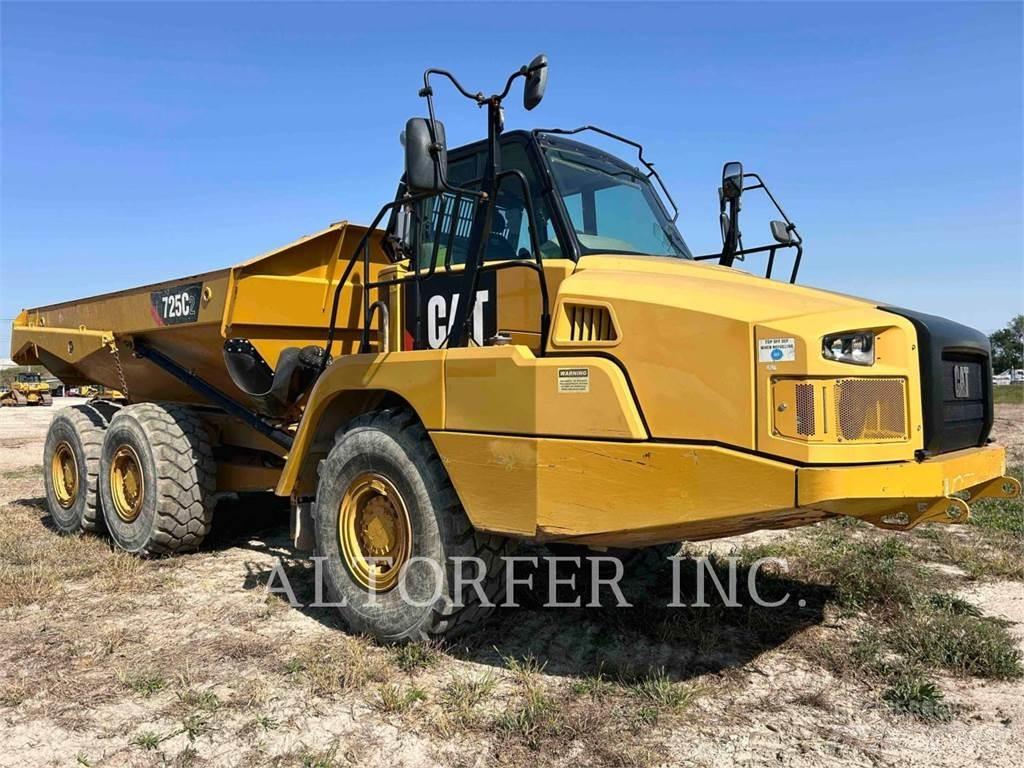 CAT 725C2 Зчленовані самоскиди