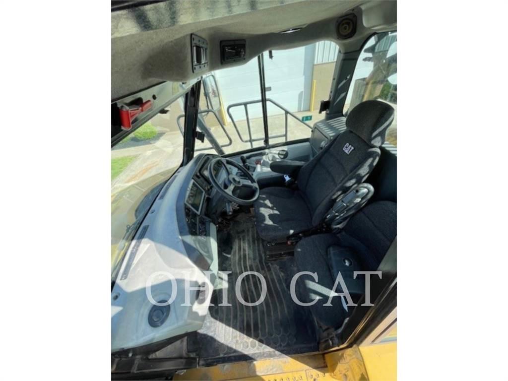 CAT 725C2 Зчленовані самоскиди