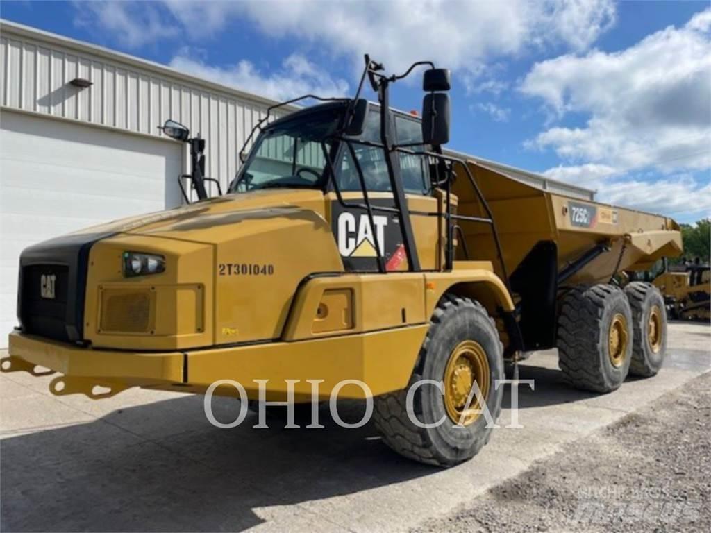 CAT 725C2 Зчленовані самоскиди