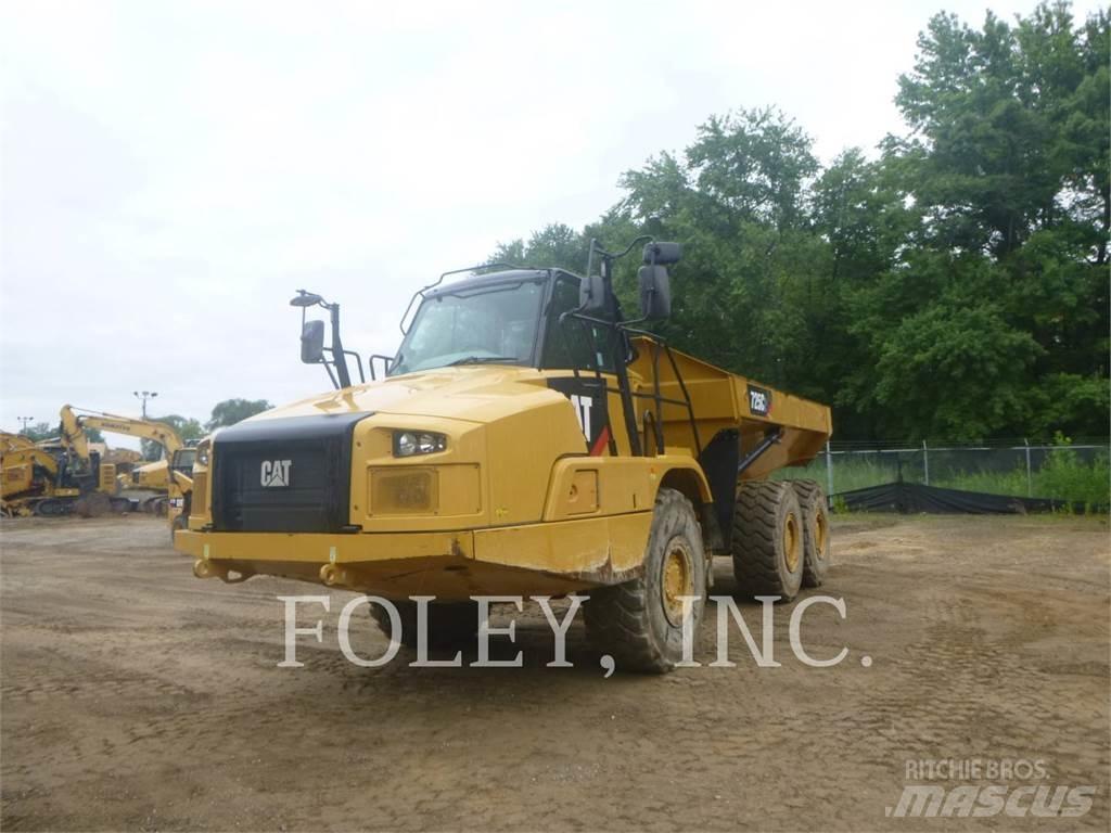CAT 725C2 Зчленовані самоскиди