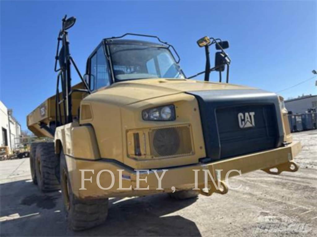 CAT 725C2 Зчленовані самоскиди