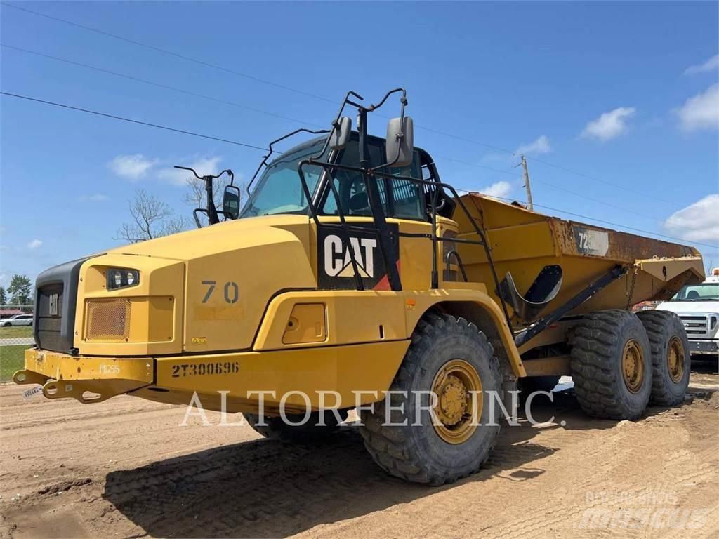 CAT 725C2 Зчленовані самоскиди