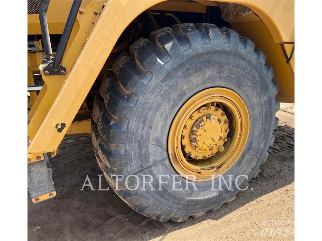 CAT 725C2 Зчленовані самоскиди