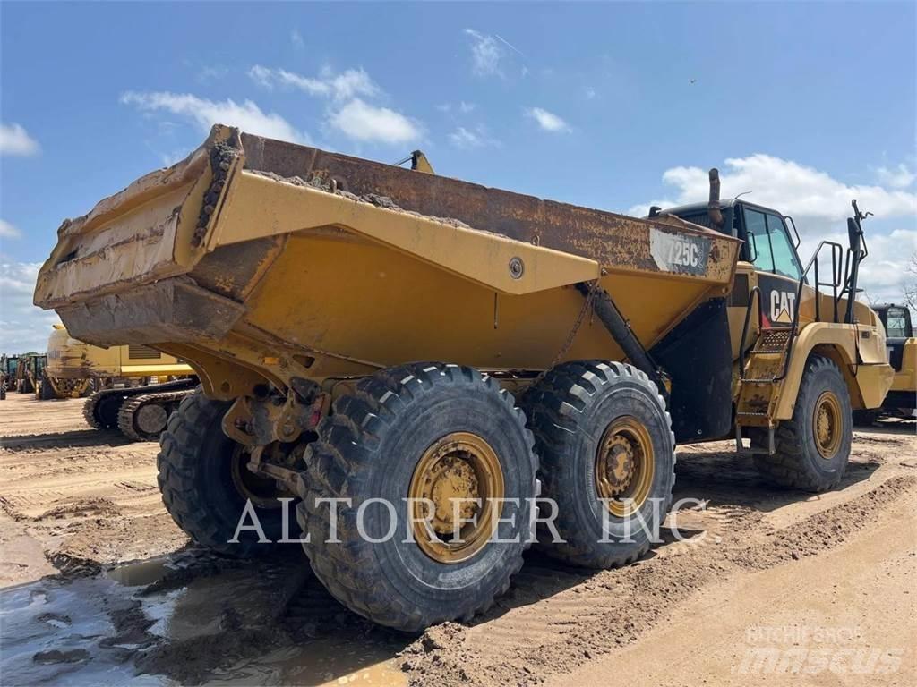 CAT 725C2 Зчленовані самоскиди