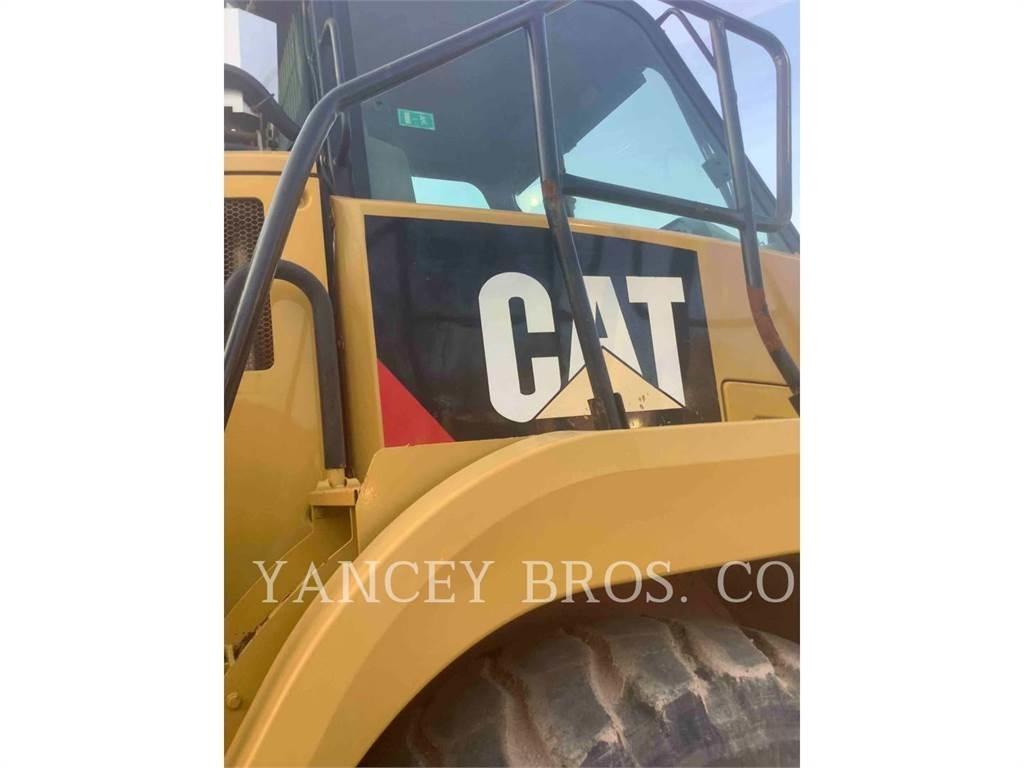 CAT 725C2 Зчленовані самоскиди