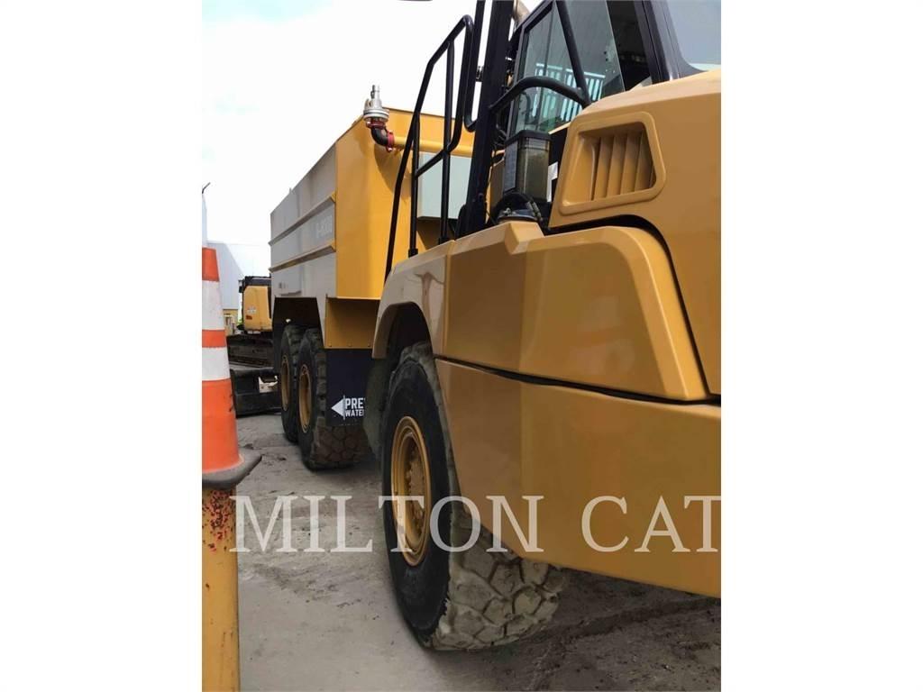CAT 725C2 Зчленовані самоскиди