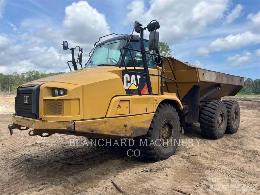 CAT 725C2 Зчленовані самоскиди