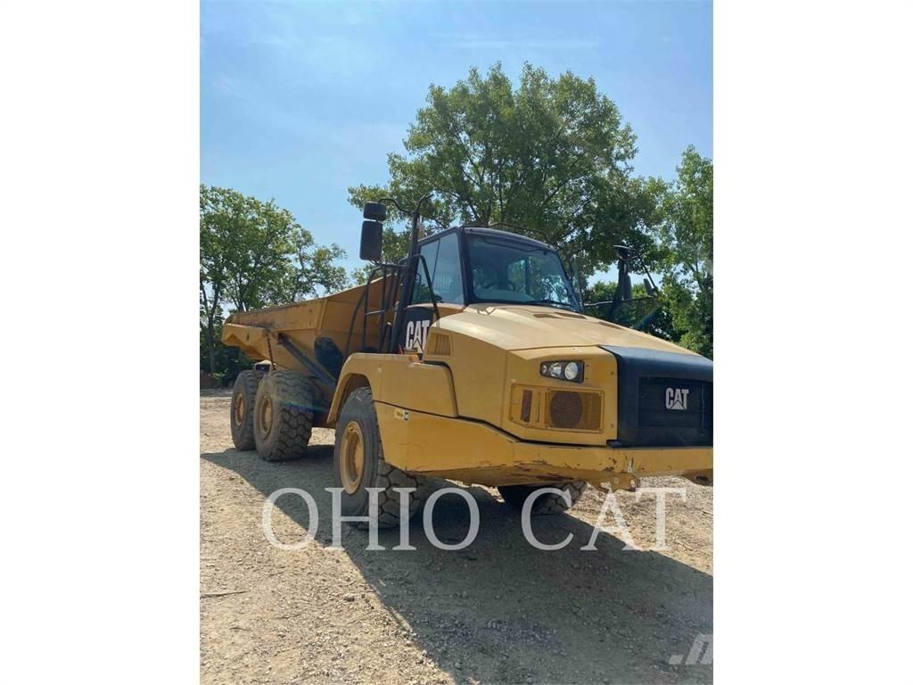 CAT 725C2 Зчленовані самоскиди