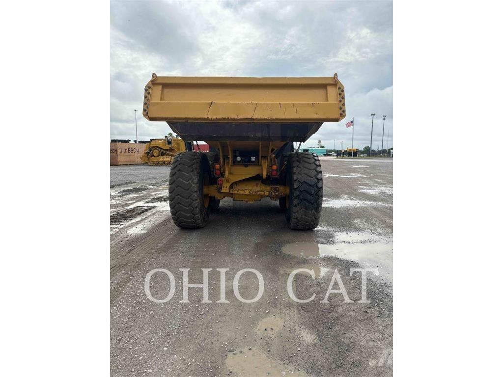 CAT 725C2 Зчленовані самоскиди