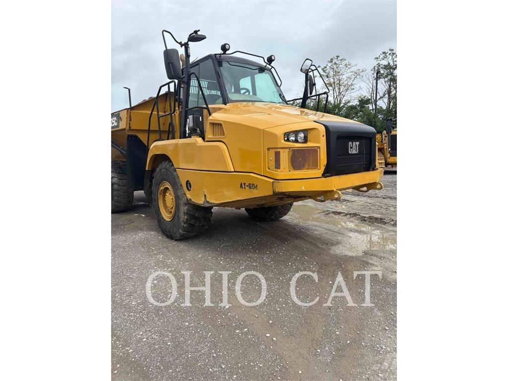CAT 725C2 Зчленовані самоскиди
