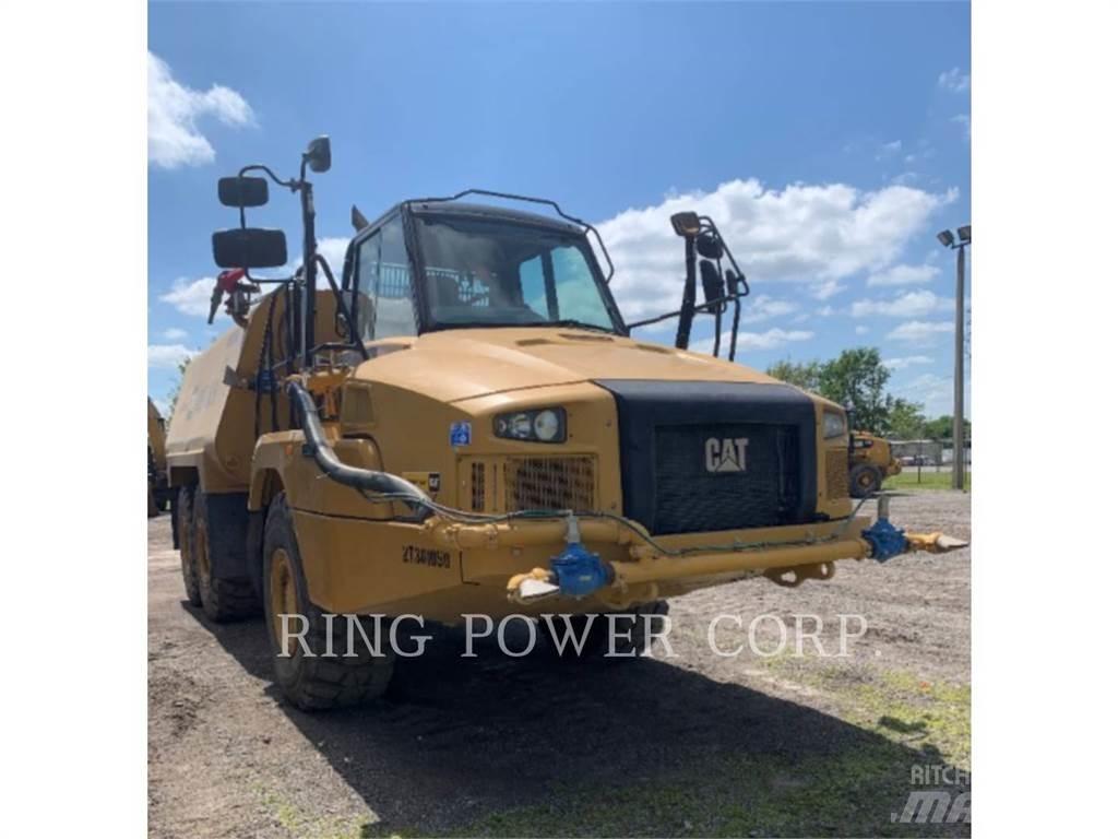 CAT 725C2WW Вантажівки-цистерни