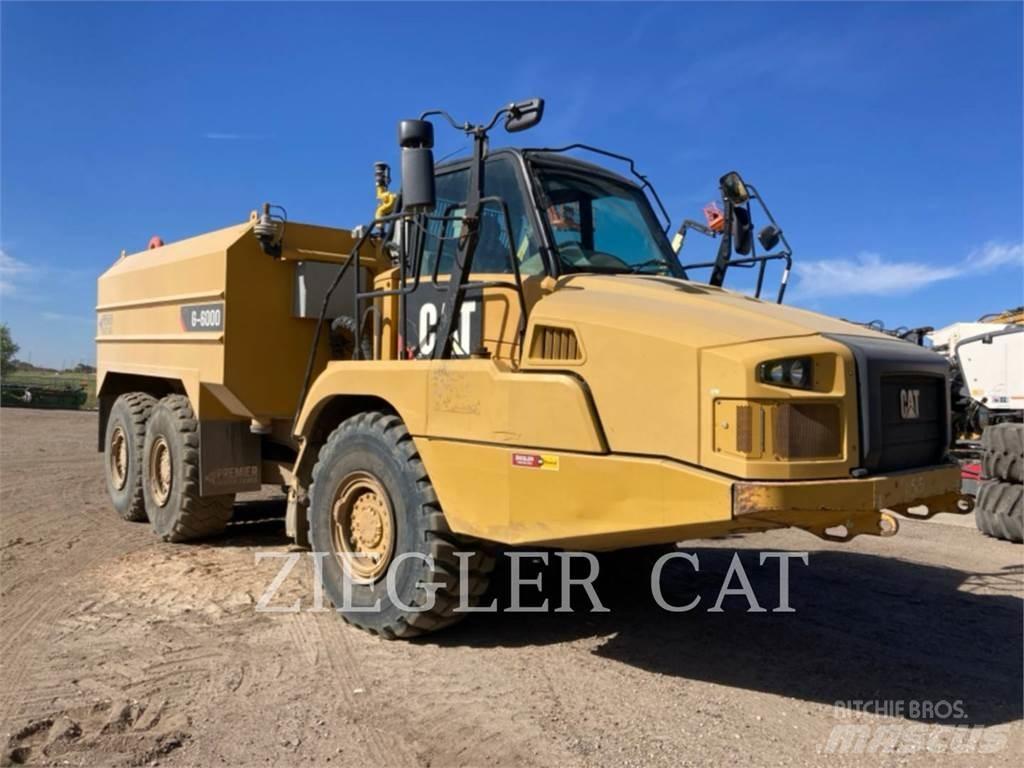 CAT 725CWT Вантажівки-цистерни