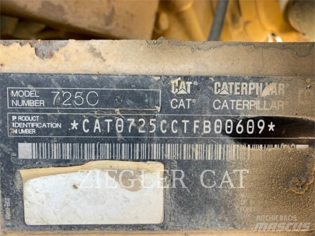 CAT 725CWT Вантажівки-цистерни