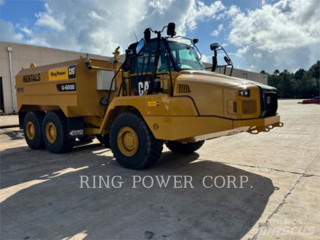 CAT 725CWW Вантажівки-цистерни