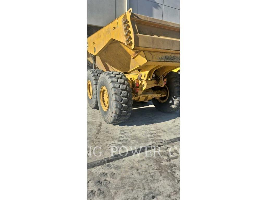 CAT 725TG Зчленовані самоскиди