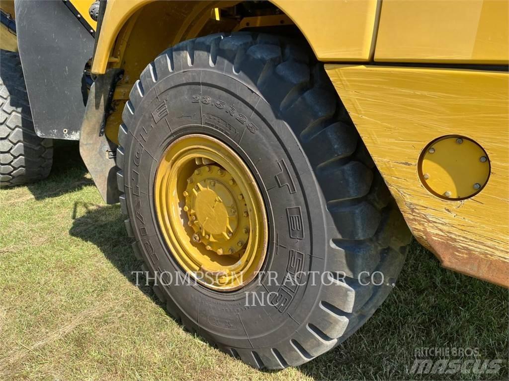 CAT 730 Зчленовані самоскиди