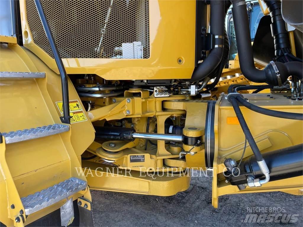 CAT 730 Зчленовані самоскиди