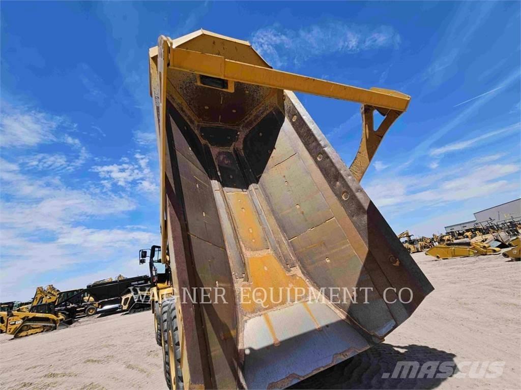 CAT 730 Зчленовані самоскиди