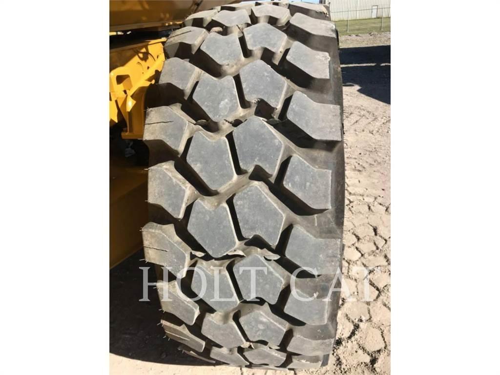 CAT 730 Зчленовані самоскиди