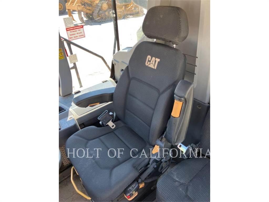 CAT 730 Зчленовані самоскиди