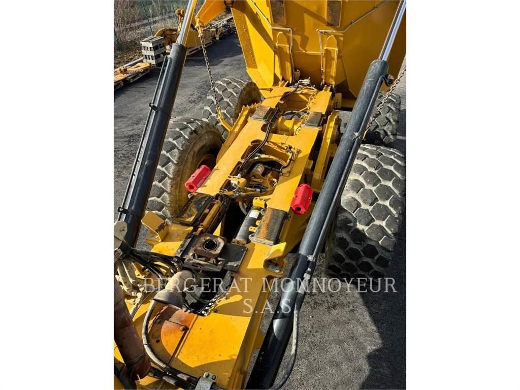 CAT 730 Зчленовані самоскиди