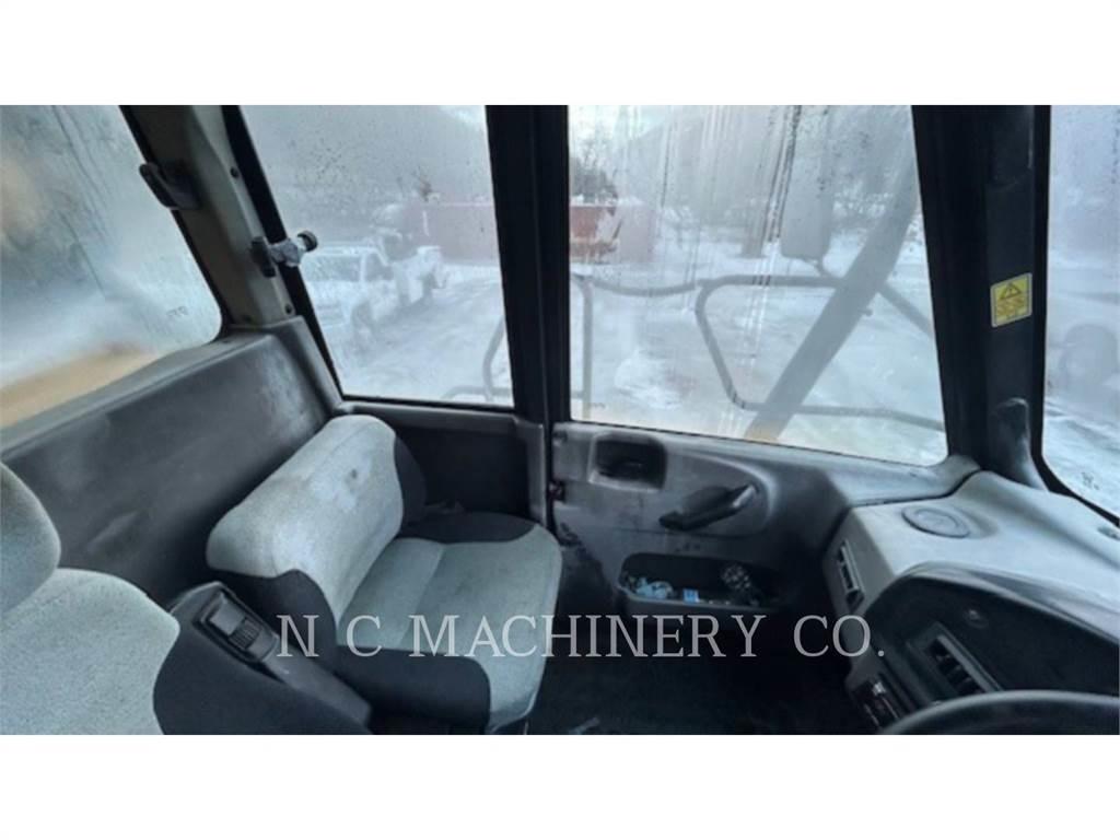 CAT 730 Зчленовані самоскиди