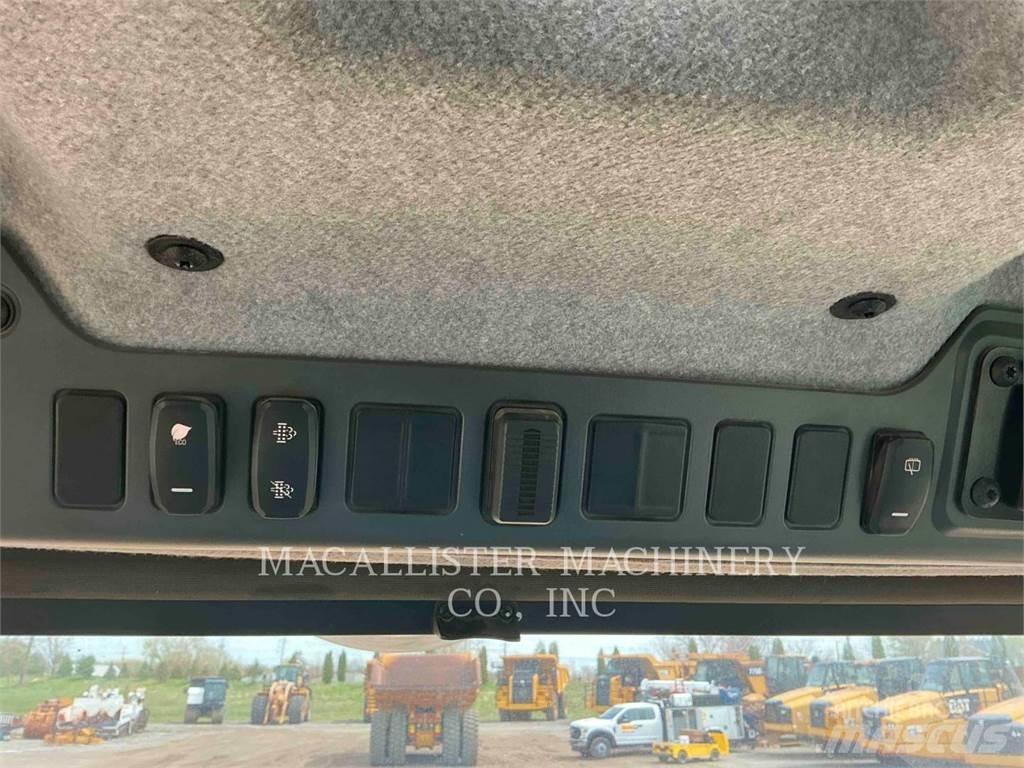 CAT 730 Зчленовані самоскиди
