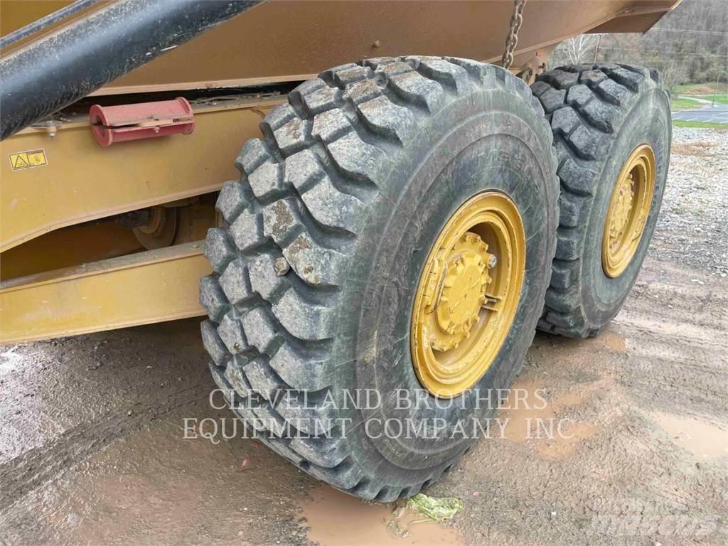 CAT 730 Зчленовані самоскиди